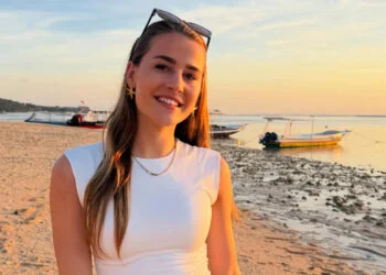 Ex-schaatsster Robin Groot leeft nu op het strand en ziet er zonder schaatspak beter uit