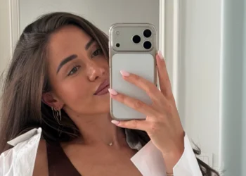 FOTO’S: Sarah Puttemans laat weinig aan de verbeelding over met pikante lingerieserie