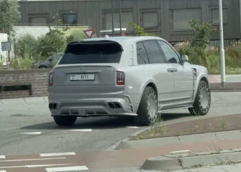 Commotie om peperdure auto’s uit Dubai die ineens opduiken in Nederland