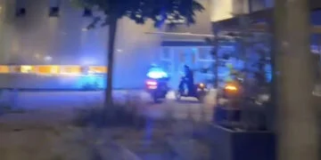 VIDEO: Scooterrijder wil vluchten voor de politie: oom agent maakt daar vakkundig een einde aan