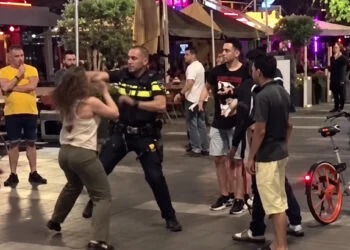 VIDEO: Beelden zorgen voor ophef nadat agent hard uithaalt naar vrouw