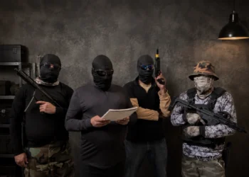 VIDEO: Dreigvideo met vier gewapende mannen duikt op na schietpartij Overasselt