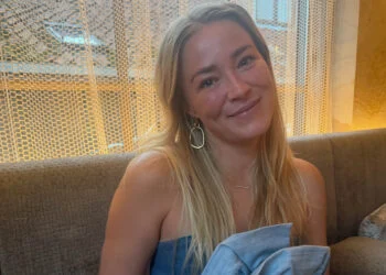 VIDEO: Geraldine Kemper geniet in bikini van zonnige ochtend in Frankrijk