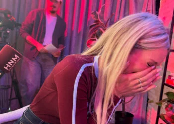 OEF: Hélène Hendriks trekt de aandacht in sportieve gym-outfit