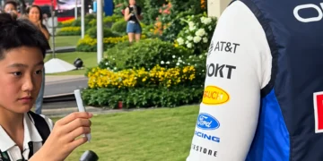 Jochie vraagt handtekening MAx Verstappen