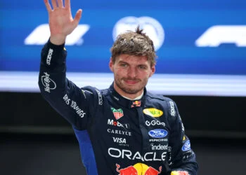 Max Verstappen wint Singapore