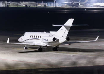 Privejet gecharterd door max